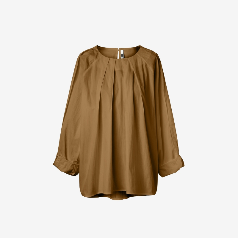 BLOUSE WITH PLEATS ON THE...