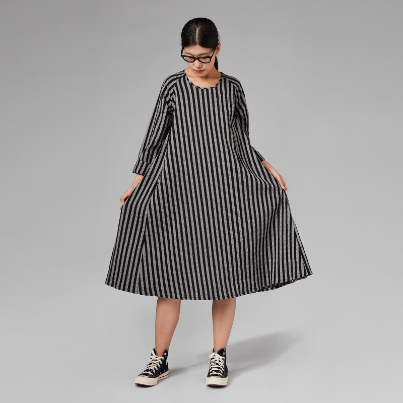 WIDE DRESS IN STRIPED FABRIC